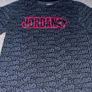 Jordan t-shirt XL and good condition barely worn